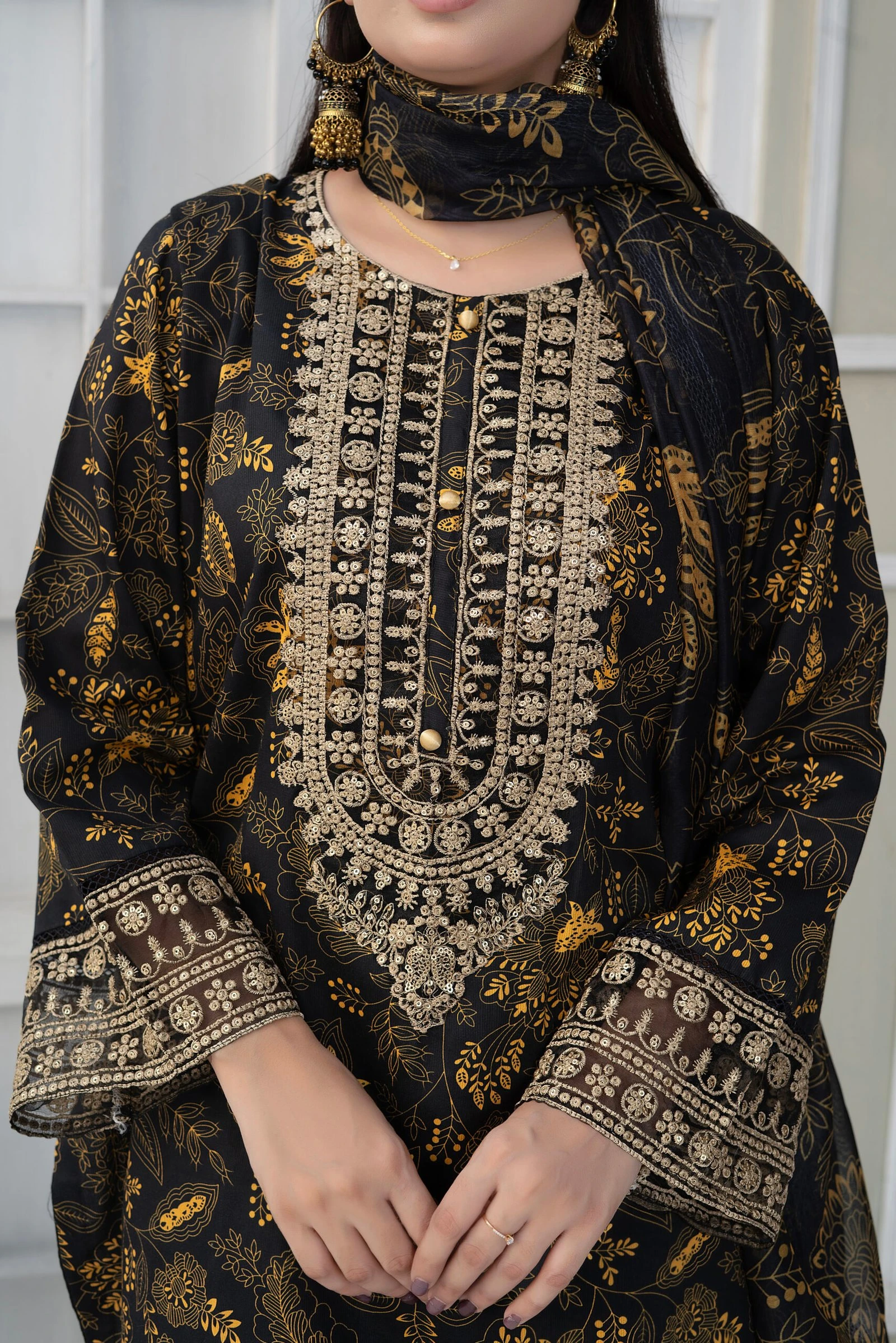 Zarish 3PC - Black Gold Embroidered Suit